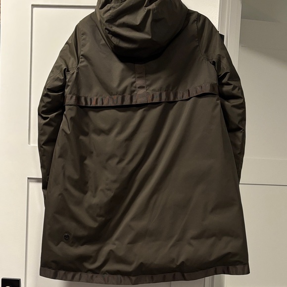 Lululemon Athletica Olive Green Waterproof Down Jacket with a Hood - Picture 4 of 6